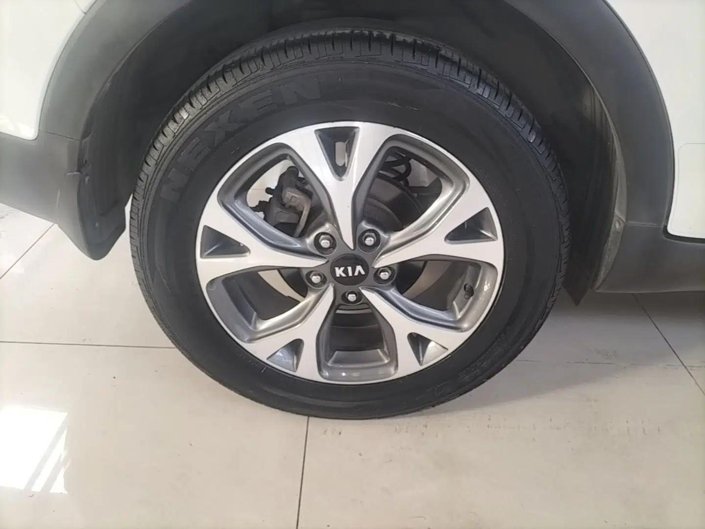 Kia KX3 2015 1.6L Automatic Two-Wheel Drive DLX — миниатюра 11