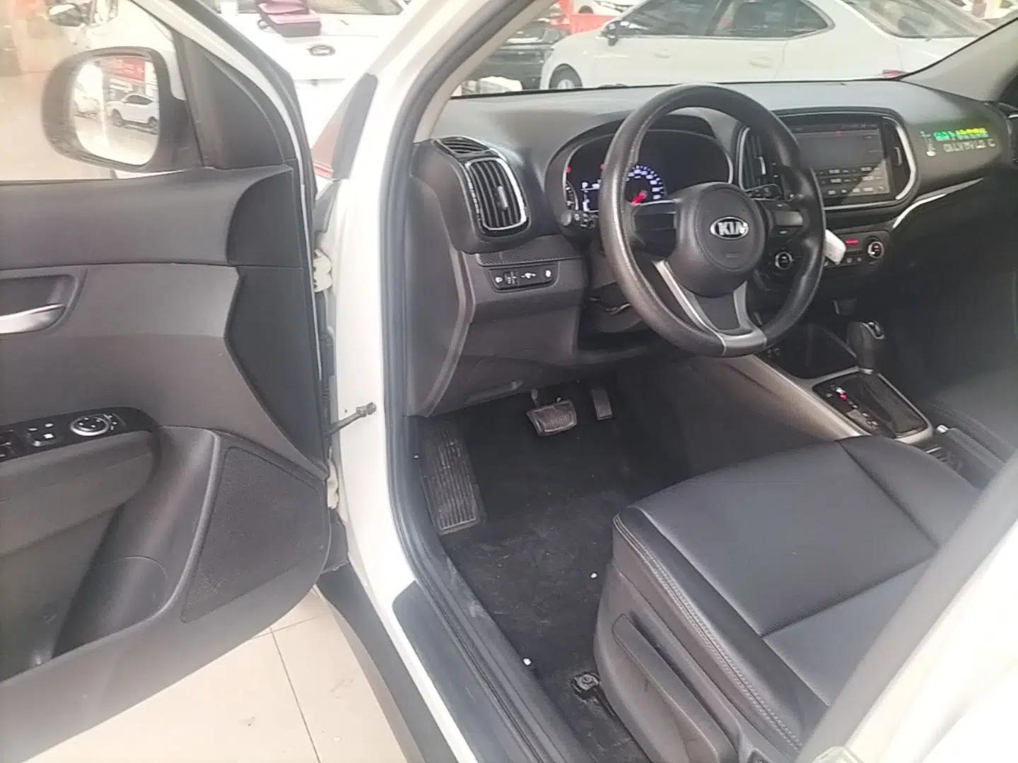 Kia KX3 2015 1.6L Automatic Two-Wheel Drive DLX — миниатюра 18