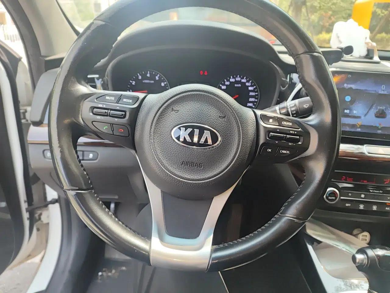 Kia K4 2015 1.8L Automatic DLX Special — миниатюра 10