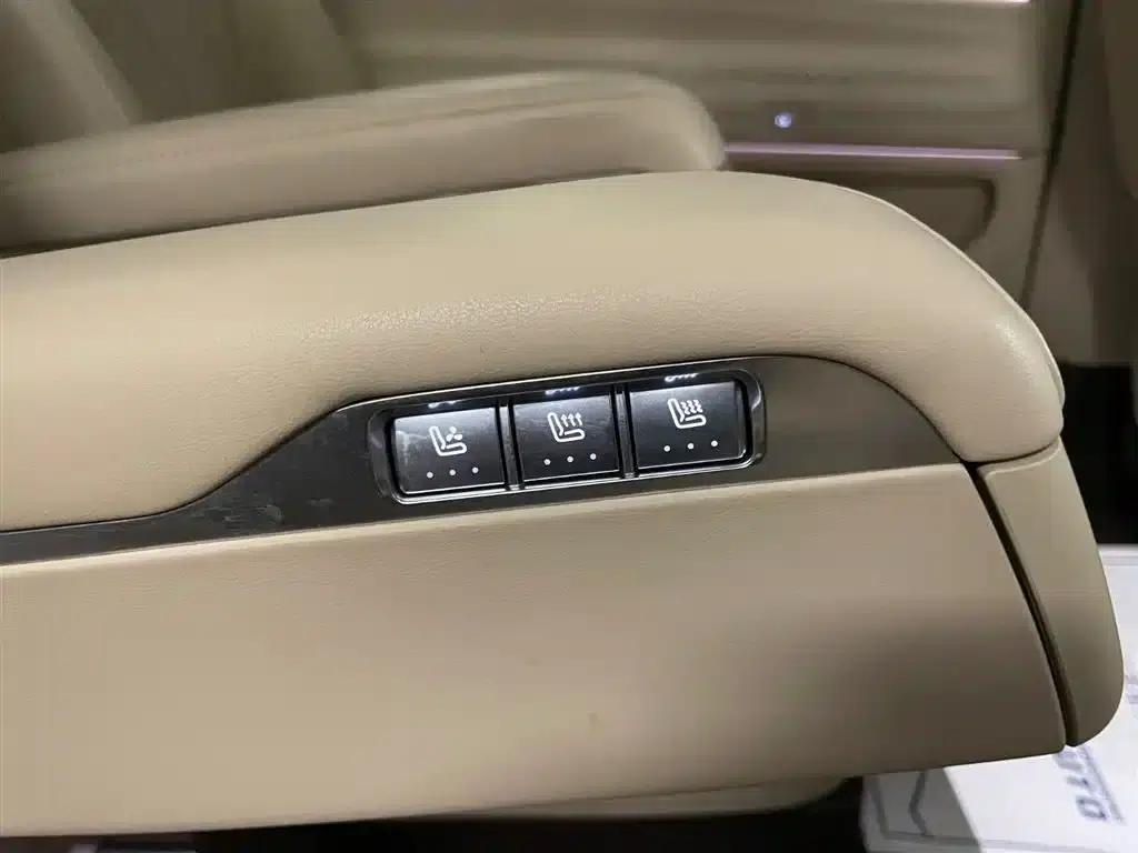 Wenjie M9 2024 Range Extended Max Edition 42kWh 6-Seater — миниатюра 17