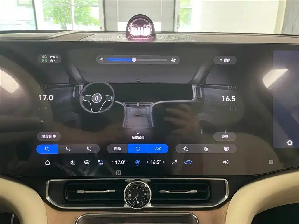 Wenjie M9 2024 Range Extended Max Edition 42kWh 6-Seater — миниатюра 24