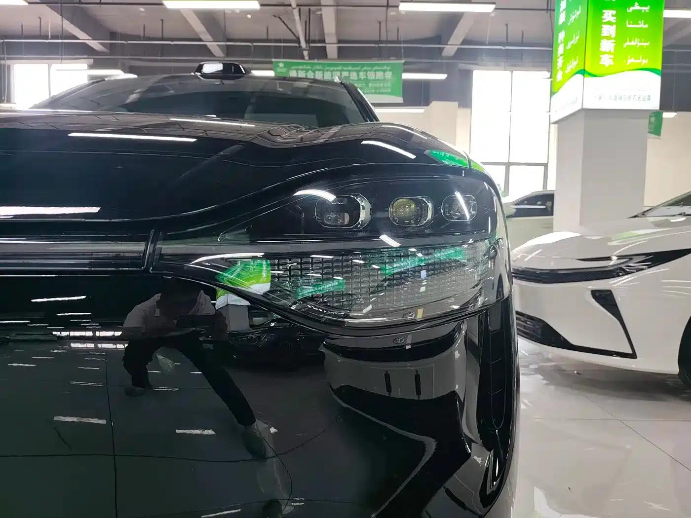 Wenjie M9 2024 Range Extended Ultra Edition 52kWh 6-Seater — миниатюра 21
