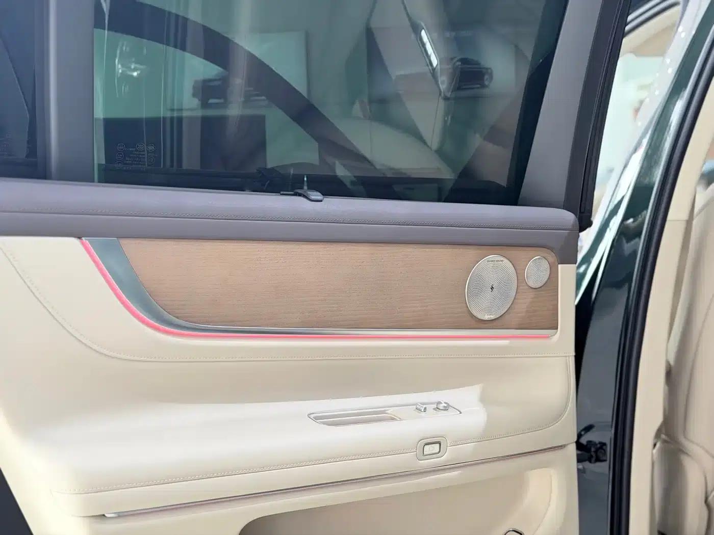 Wenjie M9 2025 Pure Electric Ultra Edition 100kWh 6-Seat Version (192-line LiDAR) — миниатюра 14