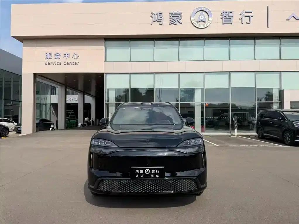Wenjie M9 2026 Ultra Extended Range Edition 6-Seater — миниатюра 2