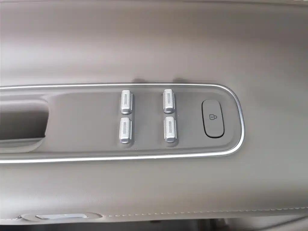 Wenjie M9 2024 Range Extended Max Edition 42kWh 5-Seater — миниатюра 9
