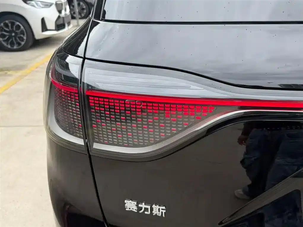 Wenjie M9 2025 Extended Range Ultra Edition 52kWh 5-Seat Version (192-line LiDAR) — миниатюра 14