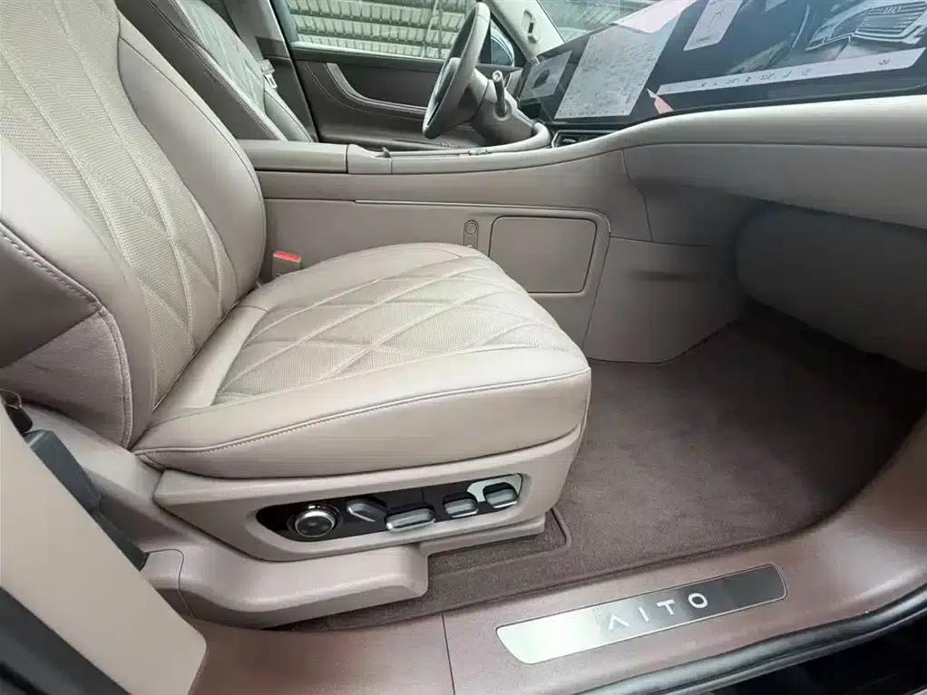Wenjie M9 2025 Extended Range Ultra Edition 52kWh 5-Seat Version (192-line LiDAR) — миниатюра 17