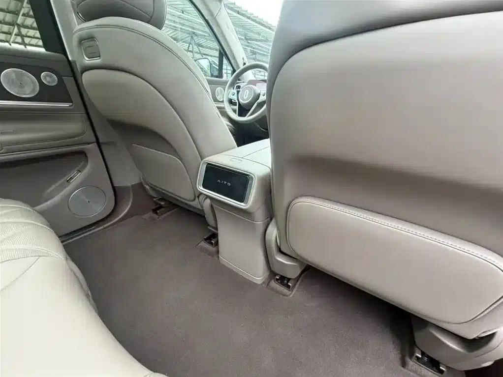 Wenjie M9 2025 Extended Range Ultra Edition 52kWh 5-Seat Version (192-line LiDAR) — миниатюра 18