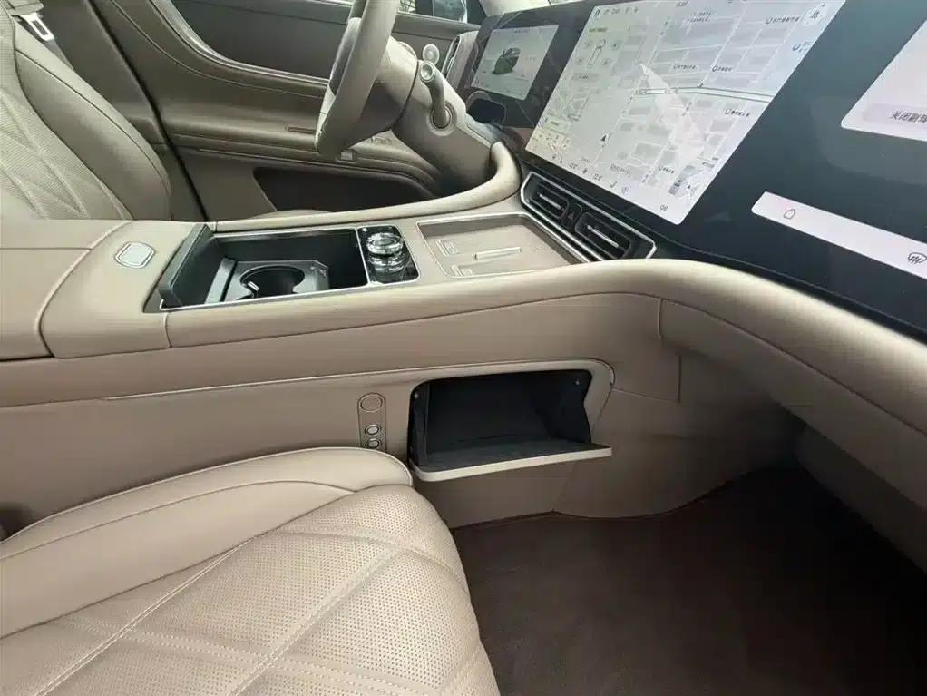 Wenjie M9 2025 Extended Range Ultra Edition 52kWh 5-Seat Version (192-line LiDAR) — миниатюра 19