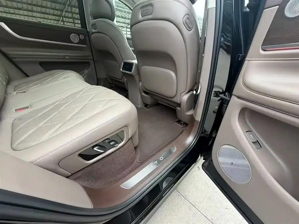 Wenjie M9 2025 Extended Range Ultra Edition 52kWh 5-Seat Version (192-line LiDAR) — миниатюра 23