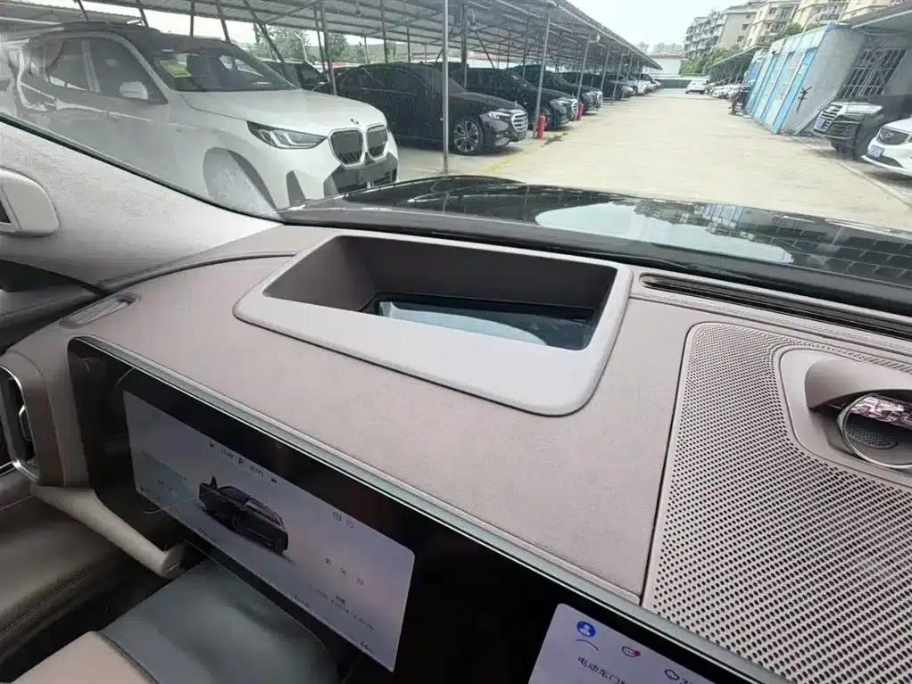 Wenjie M9 2025 Extended Range Ultra Edition 52kWh 5-Seat Version (192-line LiDAR) — миниатюра 29