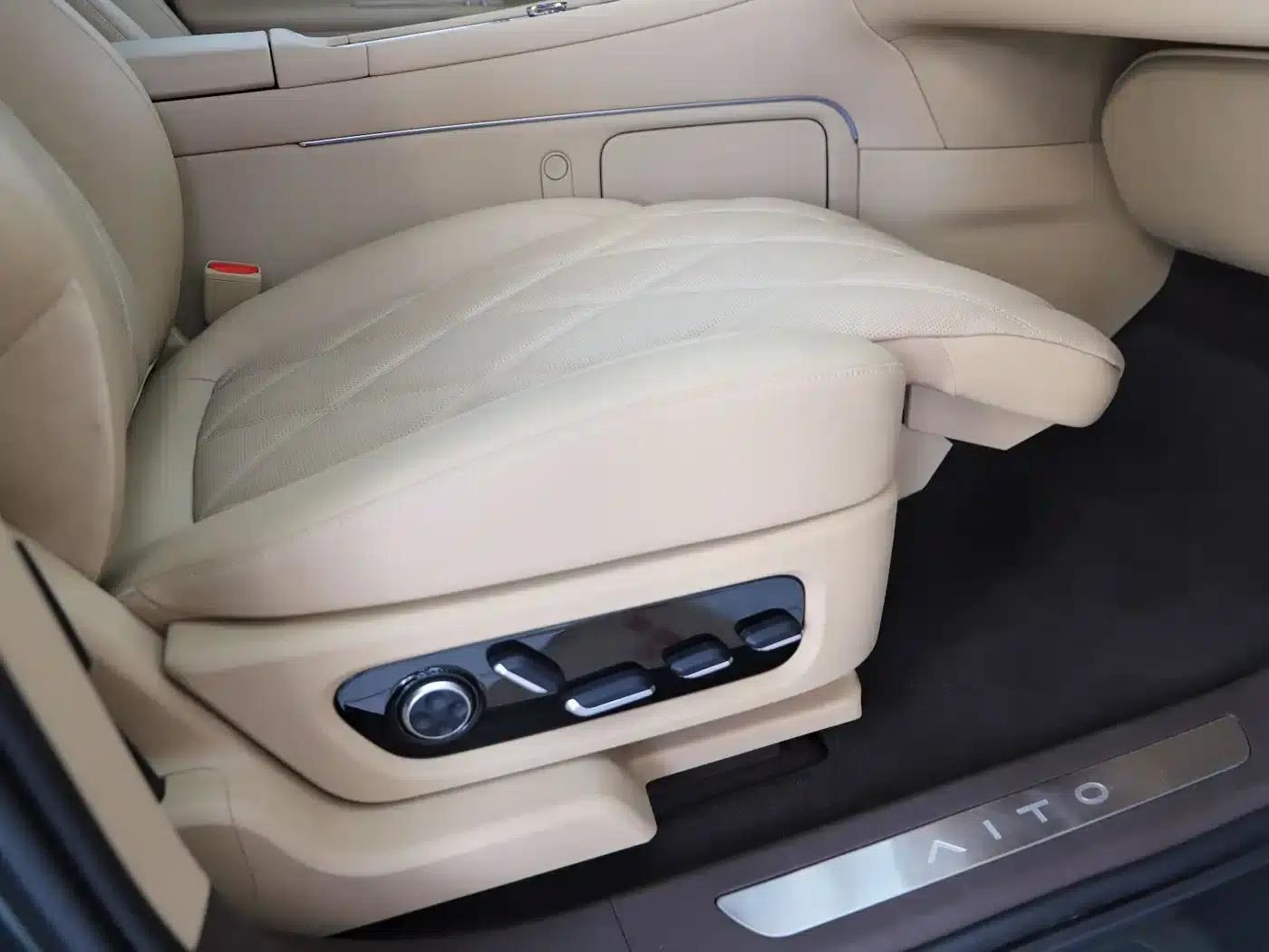 Wenjie M9 2025 Extended Range Ultra Edition 52kWh 5-Seat Version (192-line LiDAR) — миниатюра 19