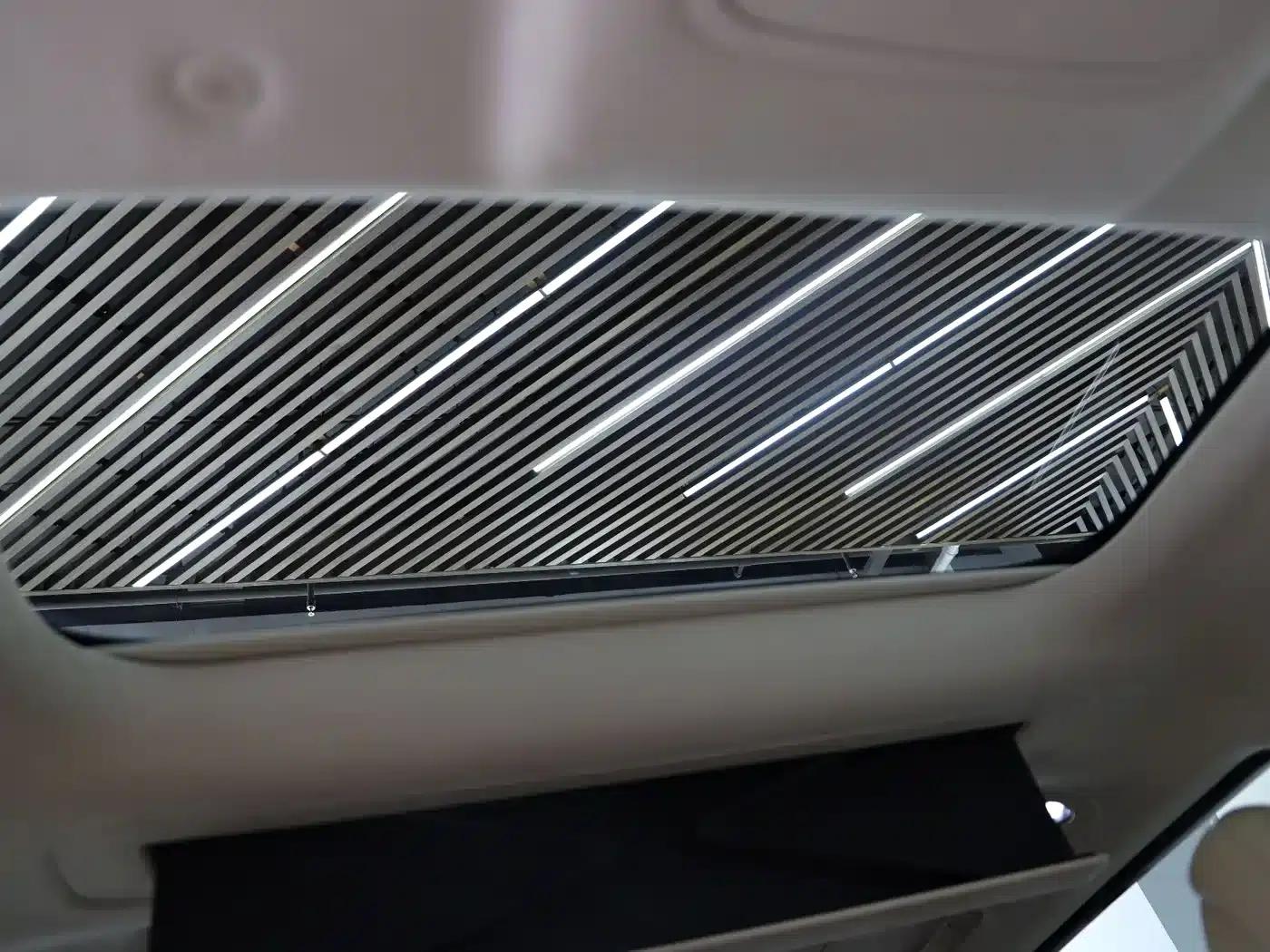 Wenjie M9 2025 Extended Range Ultra Edition 52kWh 5-Seat Version (192-line LiDAR) — миниатюра 22