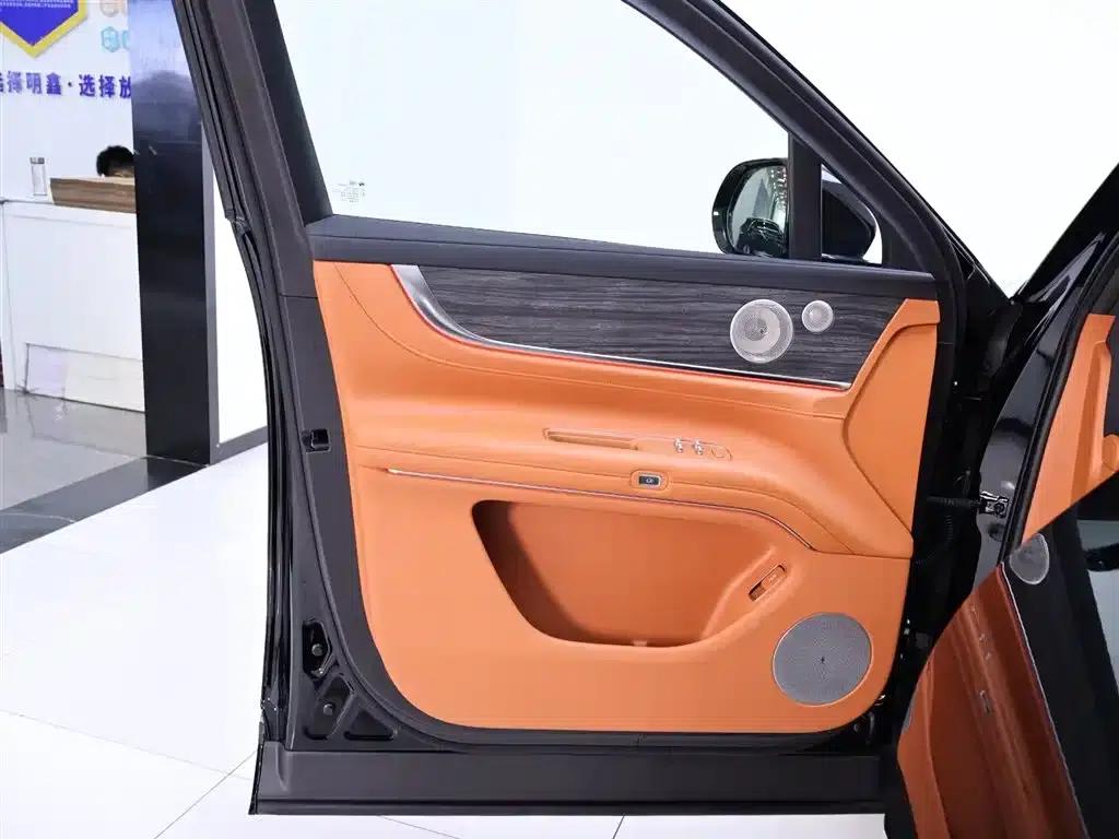 Wenjie M9 2025 Extended Range Ultra Edition 52kWh 5-Seat Version (192-line LiDAR) — миниатюра 18
