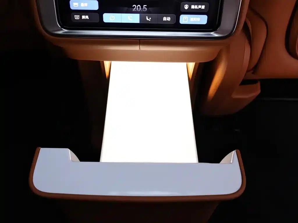 Wenjie M9 2025 Extended Range Ultra Edition 52kWh 5-Seat Version (192-line LiDAR) — миниатюра 25