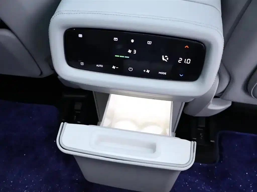 Wenjie M9 2024 Range Extended Ultra Edition 42kWh 6-Seater — миниатюра 27