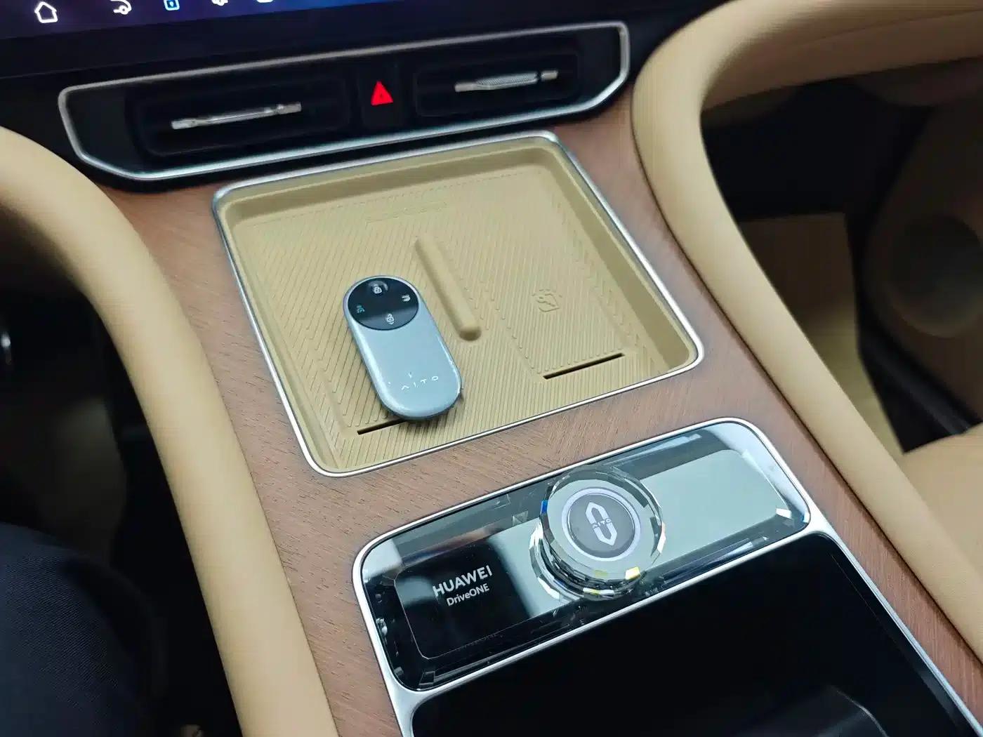 Wenjie M9 2025 Pure Electric Ultra Edition 100kWh 5-Seat Version (192-line LiDAR) — миниатюра 20