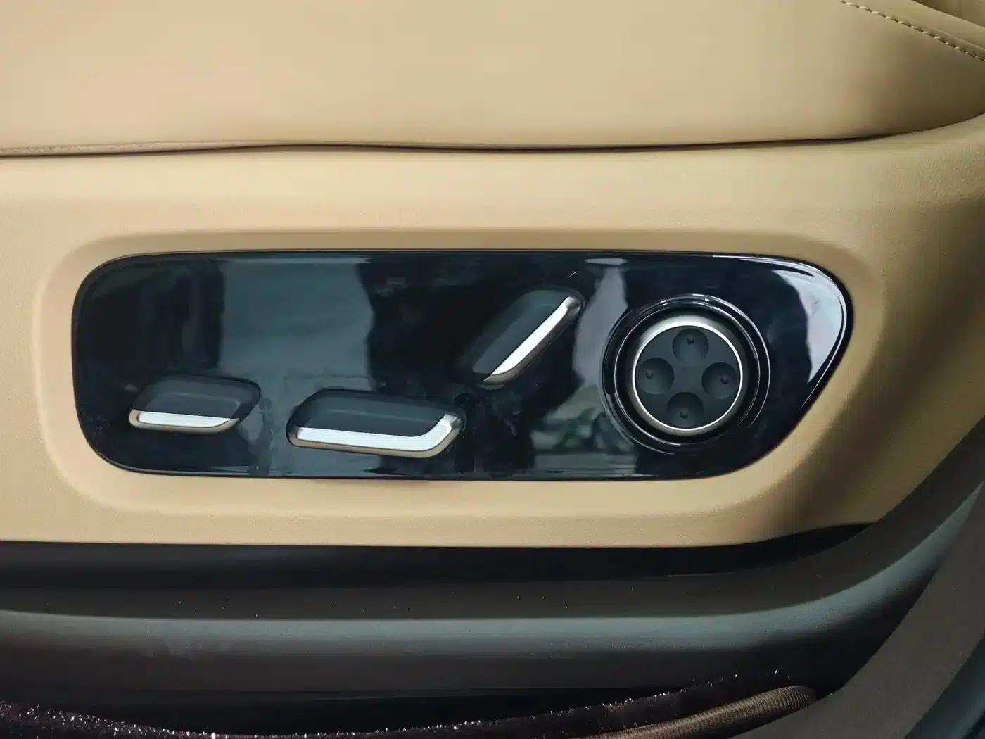 Wenjie M9 2025 Pure Electric Ultra Edition 100kWh 5-Seat Version (192-line LiDAR) — миниатюра 27