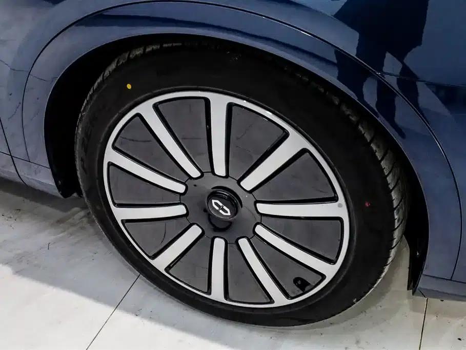 Wenjie M9 2025 Extended Range Ultra Edition 52kWh 5-Seat Version (192-line LiDAR) — миниатюра 23