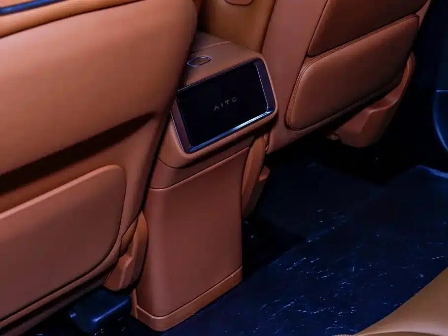 Wenjie M9 2025 Extended Range Ultra Edition 52kWh 5-Seat Version (192-line LiDAR) — миниатюра 25
