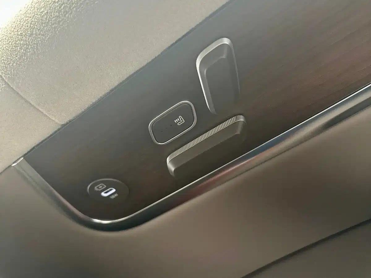 Wenjie M9 2024 Range Extended Ultra Edition 52kWh 6-Seater — миниатюра 5