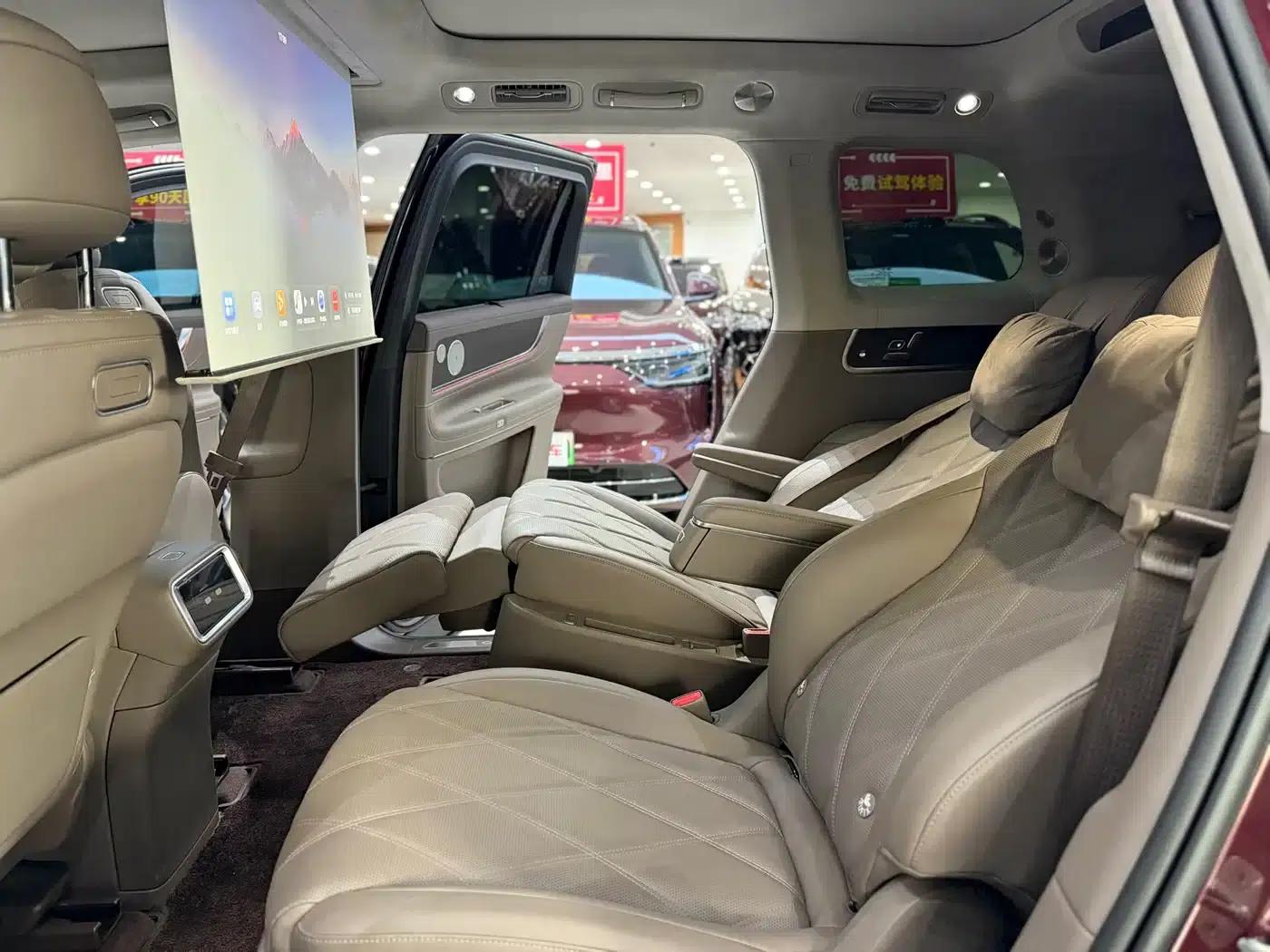 Wenjie M9 2025 Ultra Extended Range Edition 52kWh 6-Seat Version (192-line LiDAR) — миниатюра 15