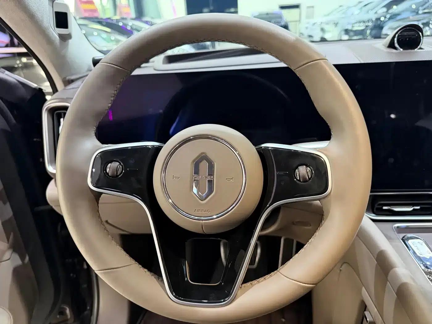 Wenjie M9 2025 Ultra Extended Range Edition 52kWh 6-Seat Version (192-line LiDAR) — миниатюра 10