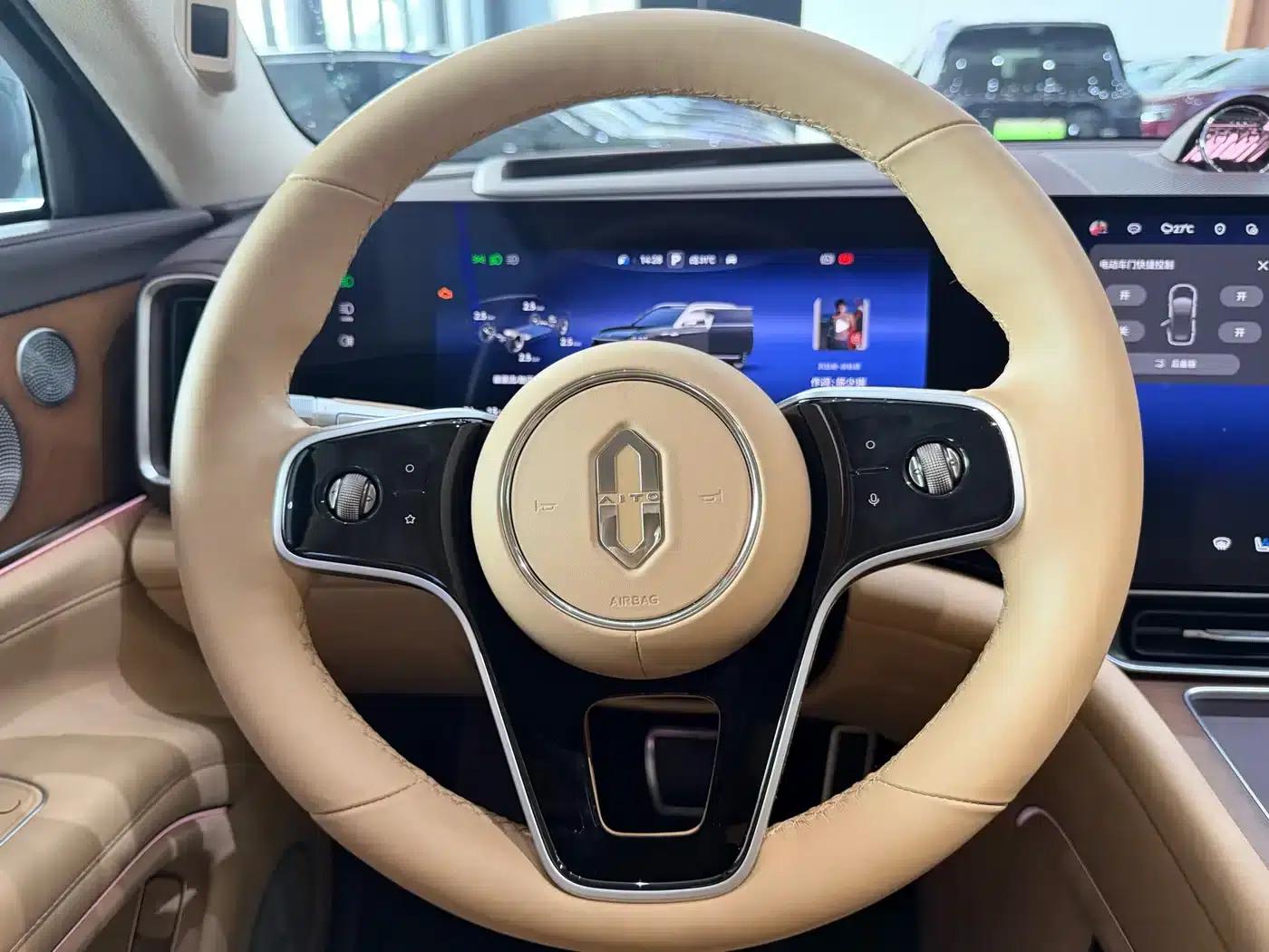 Wenjie M9 2025 Ultra Extended Range Edition 52kWh 6-Seat Version (192-line LiDAR) — миниатюра 14