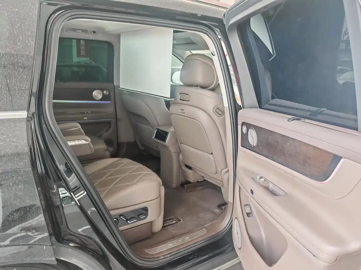 Wenjie M9 2025 Ultra Extended Range Edition 52kWh 6-Seat Version (192-line LiDAR) — миниатюра 16