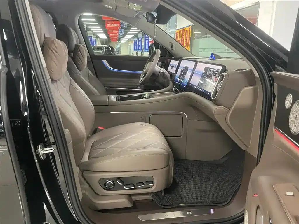 Wenjie M9 2025 Ultra Extended Range Edition (52kWh, 6-seater, 192-line LiDAR) — миниатюра 18