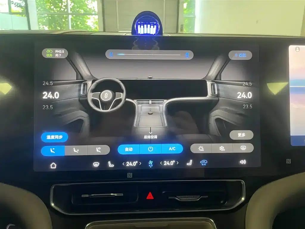 Wenjie M9 2025 Ultra Extended Range Edition (52kWh, 6-seater, 192-line LiDAR) — миниатюра 21