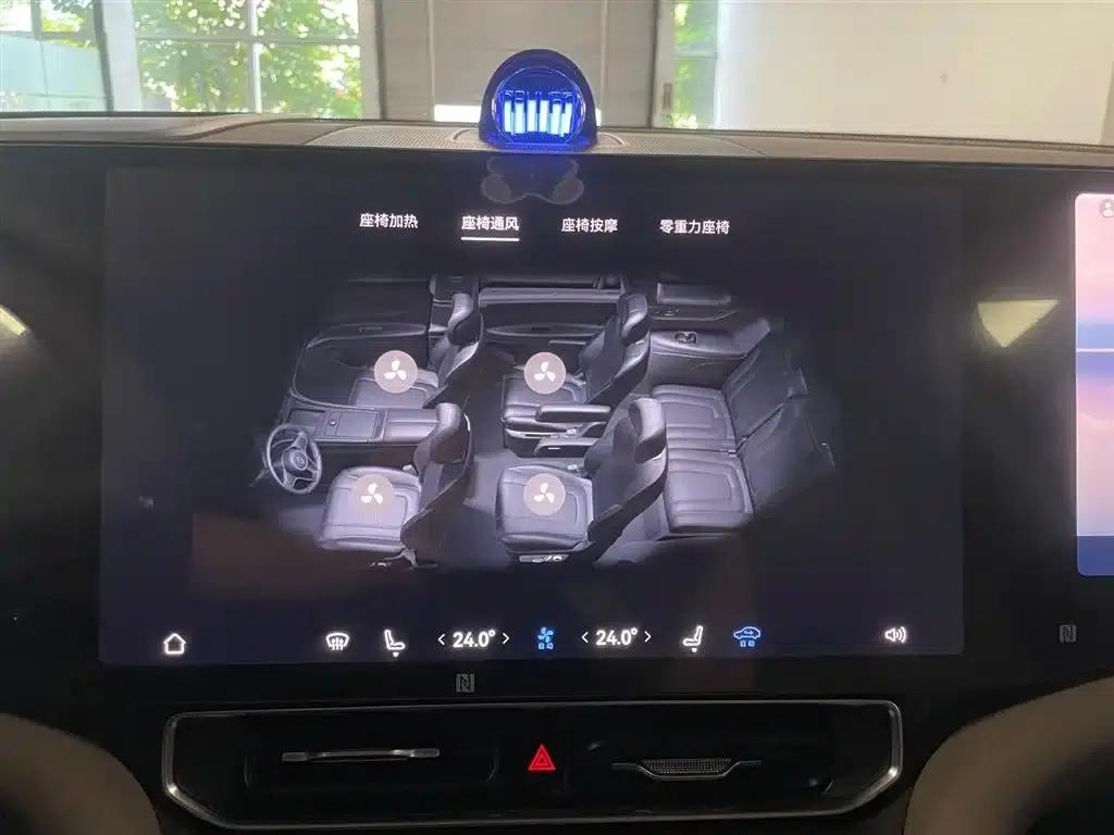 Wenjie M9 2025 Ultra Extended Range Edition (52kWh, 6-seater, 192-line LiDAR) — миниатюра 22