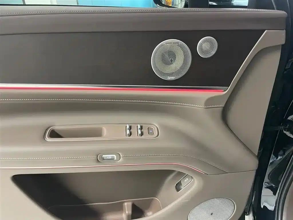 Wenjie M9 2025 Ultra Extended Range Edition (52kWh, 6-seater, 192-line LiDAR) — миниатюра 7