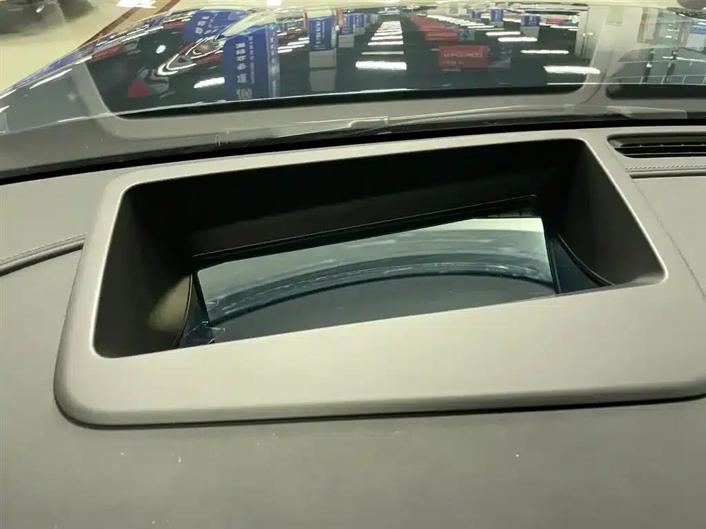 Wenjie M9 2024 Range Extended Ultra Edition 42kWh 6-Seater — миниатюра 27