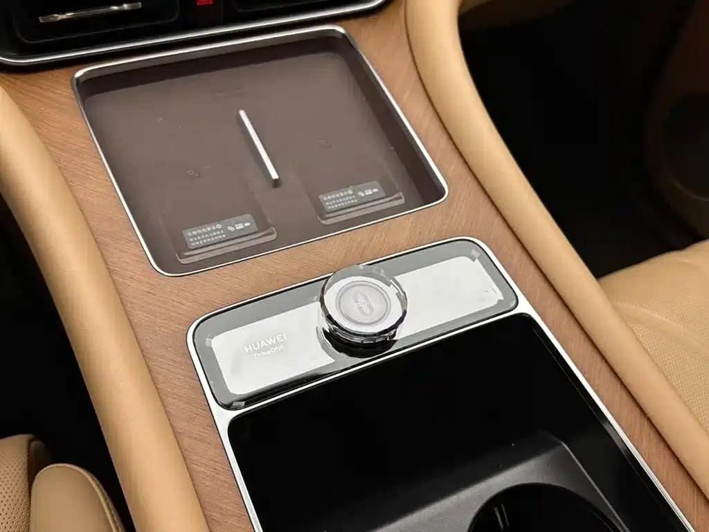 Wenjie M9 2025 Ultra Extended Range Edition (52kWh, 6-seater, 192-line LiDAR) — миниатюра 17