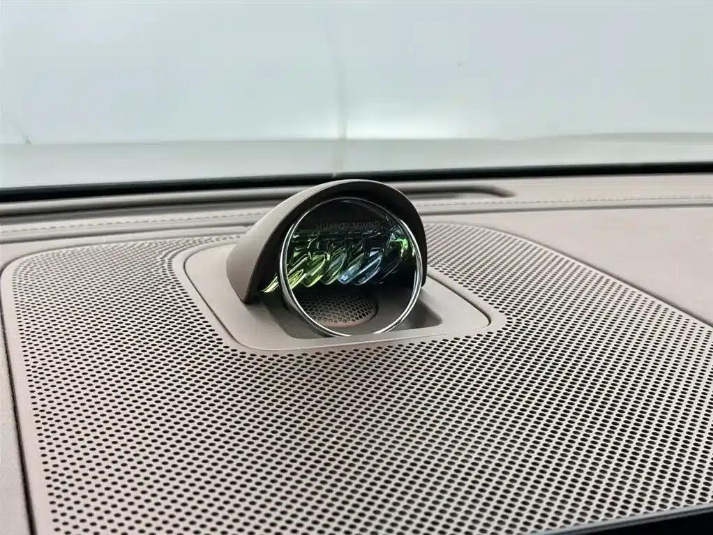 Wenjie M9 2025 Ultra Extended Range Edition (52kWh, 6-seater, 192-line LiDAR) — миниатюра 18