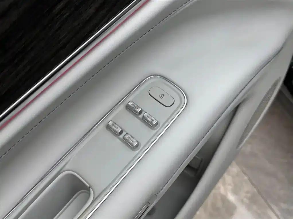 Wenjie M9 2024 Range Extended Max Edition 52kWh 6-Seater — миниатюра 15