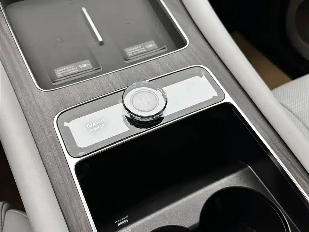 Wenjie M9 2024 Range Extended Max Edition 52kWh 6-Seater — миниатюра 17