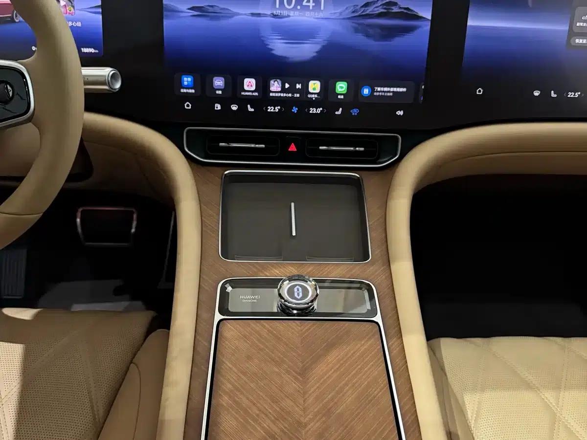 Wenjie M9 2025 Extended Range Ultra Edition 52kWh 5-Seat Version (192-line LiDAR) — миниатюра 14