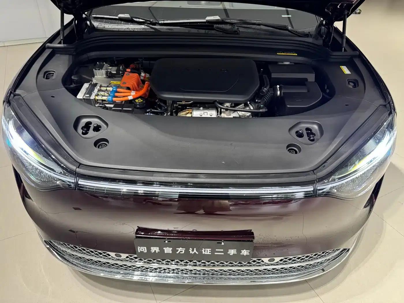 Wenjie M9 2025 Extended Range Ultra Edition 52kWh 5-Seat Version (192-line LiDAR) — миниатюра 22
