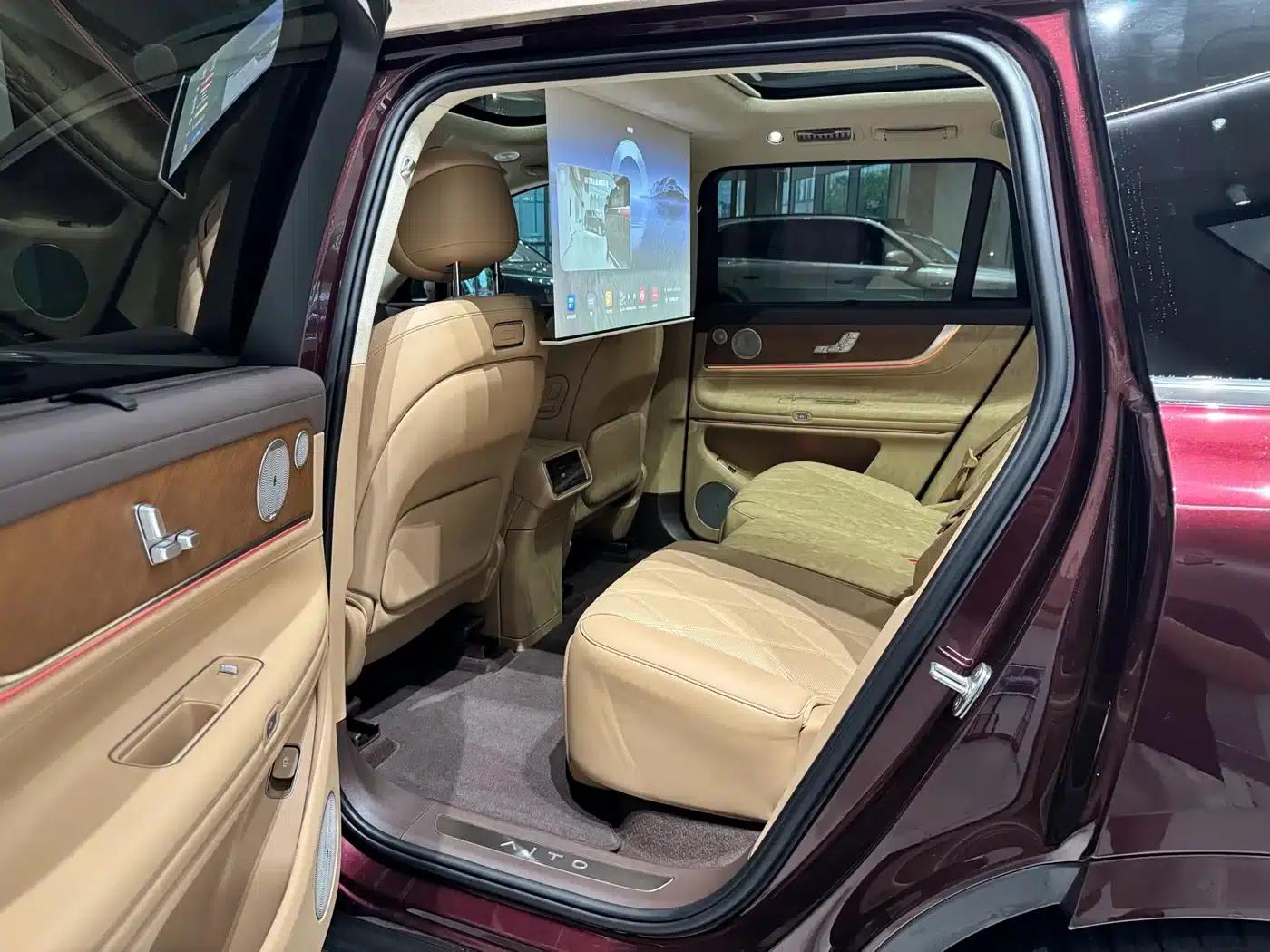 Wenjie M9 2025 Extended Range Ultra Edition 52kWh 5-Seat Version (192-line LiDAR) — миниатюра 9