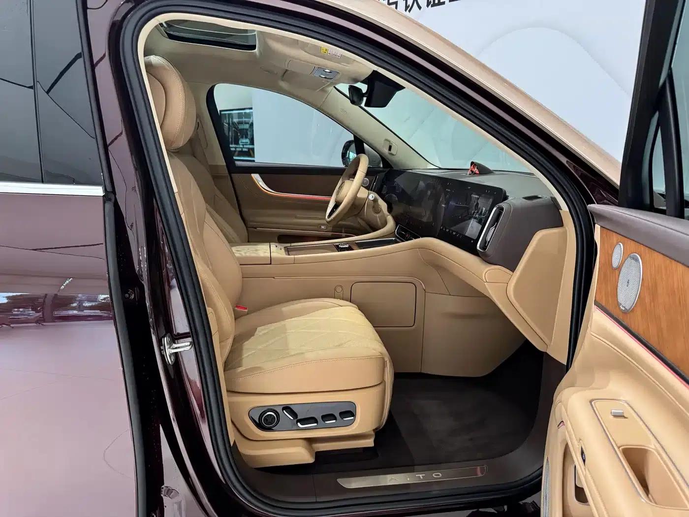 Wenjie M9 2025 Extended Range Ultra Edition 52kWh 5-Seat Version (192-line LiDAR) — миниатюра 10