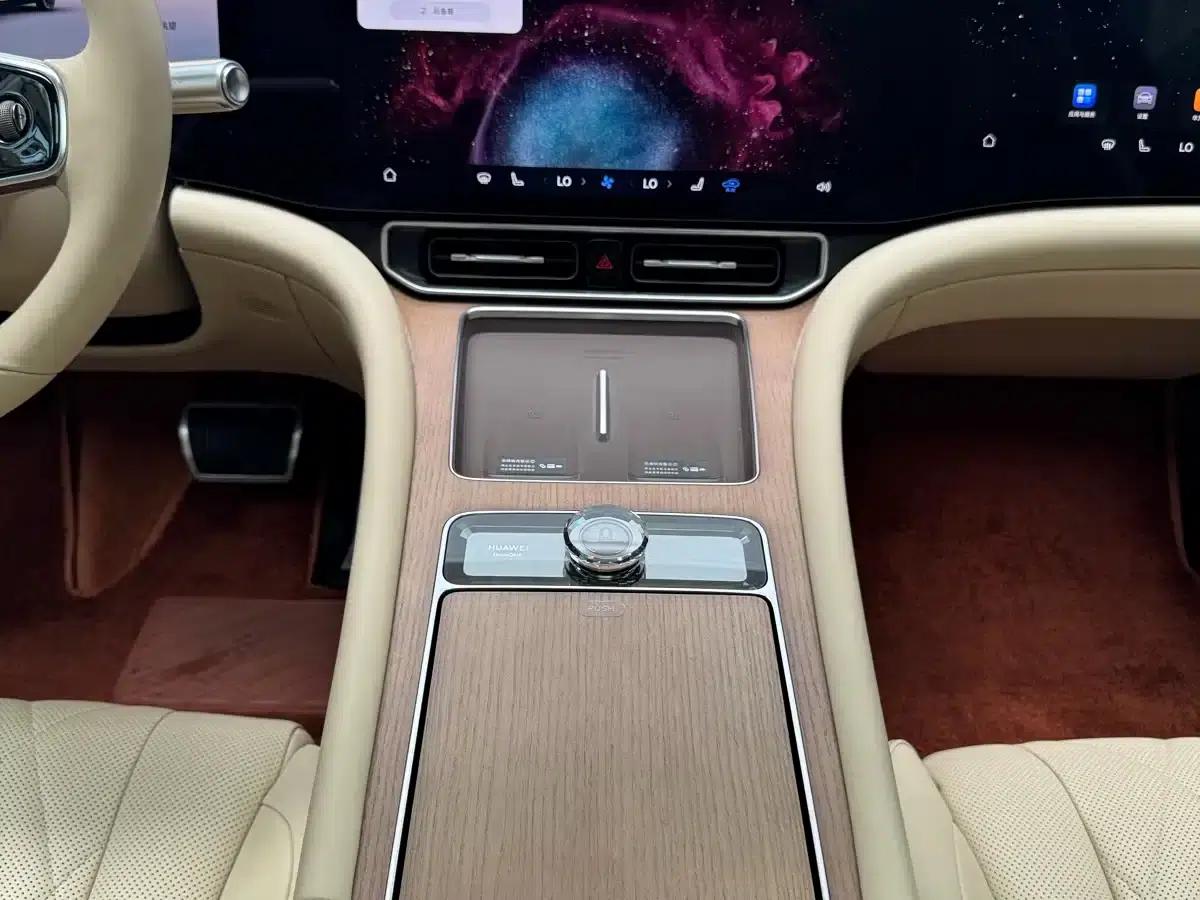 Wenjie M9 2024 Range Extended Ultra Edition 52kWh 5-Seater — миниатюра 12