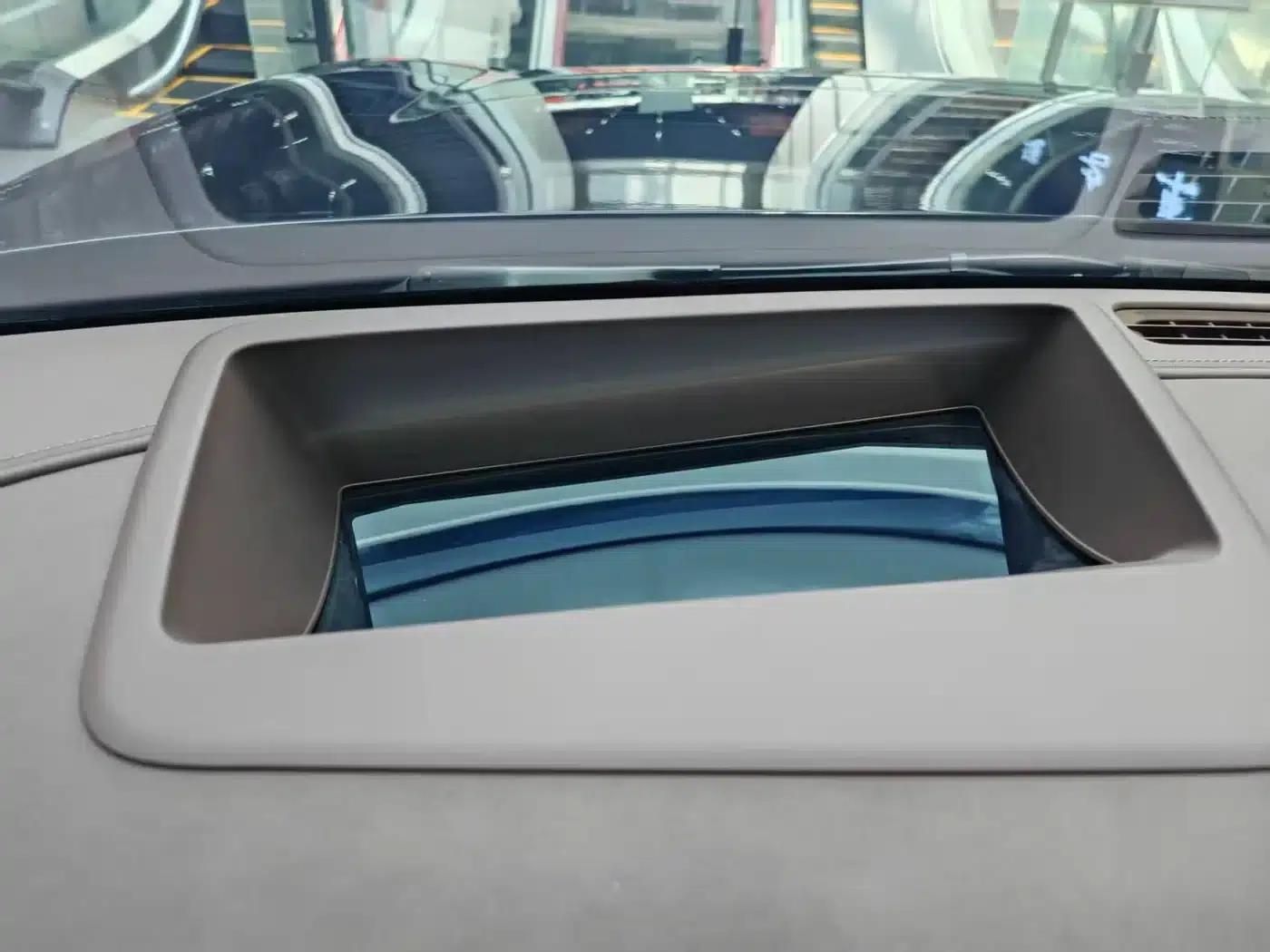 Wenjie M9 2025 Extended Range Ultra Edition 52kWh 5-Seat Version (192-line LiDAR) — миниатюра 16
