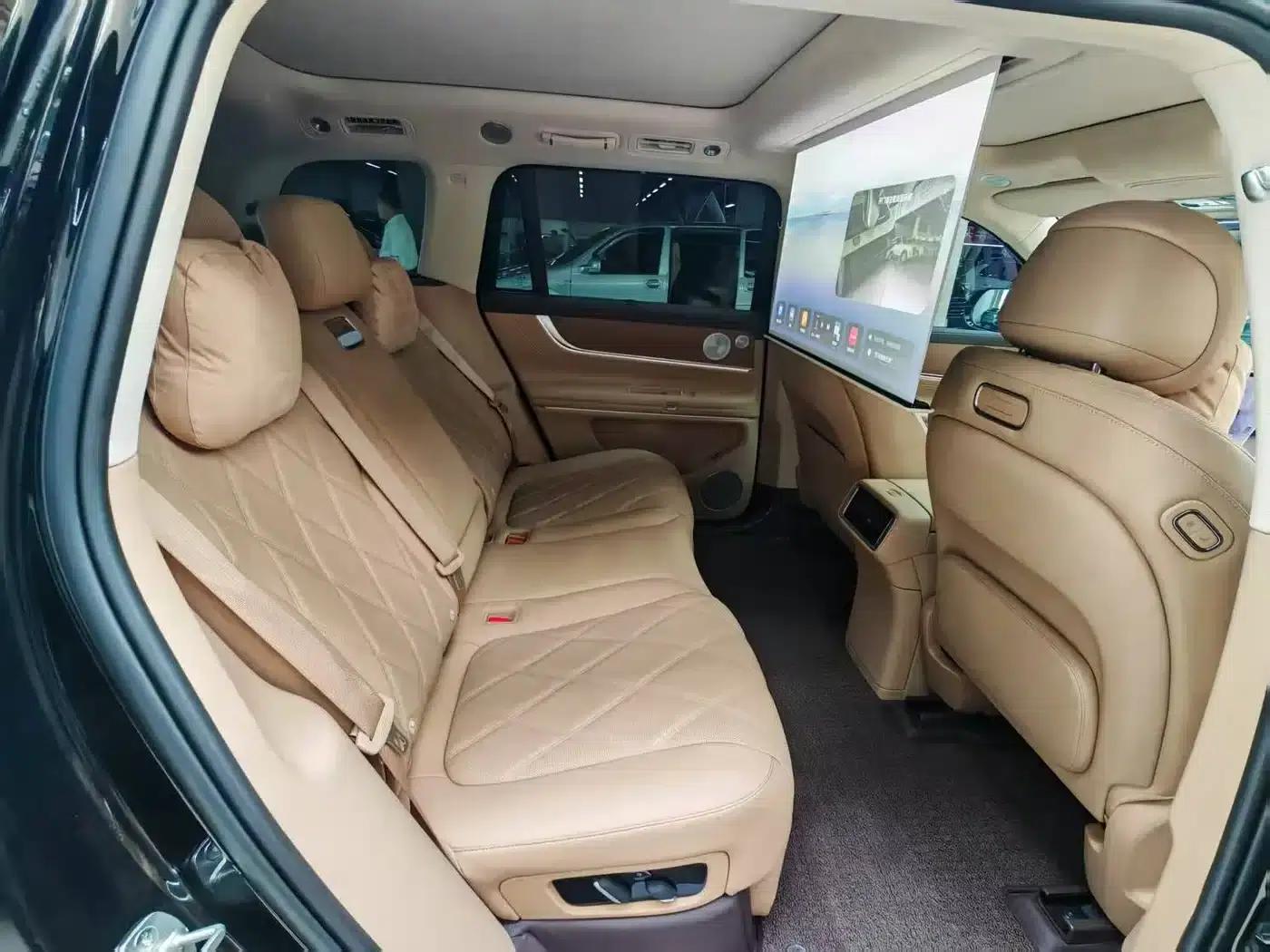 Wenjie M9 2025 Extended Range Ultra Edition 52kWh 5-Seat Version (192-line LiDAR) — миниатюра 19