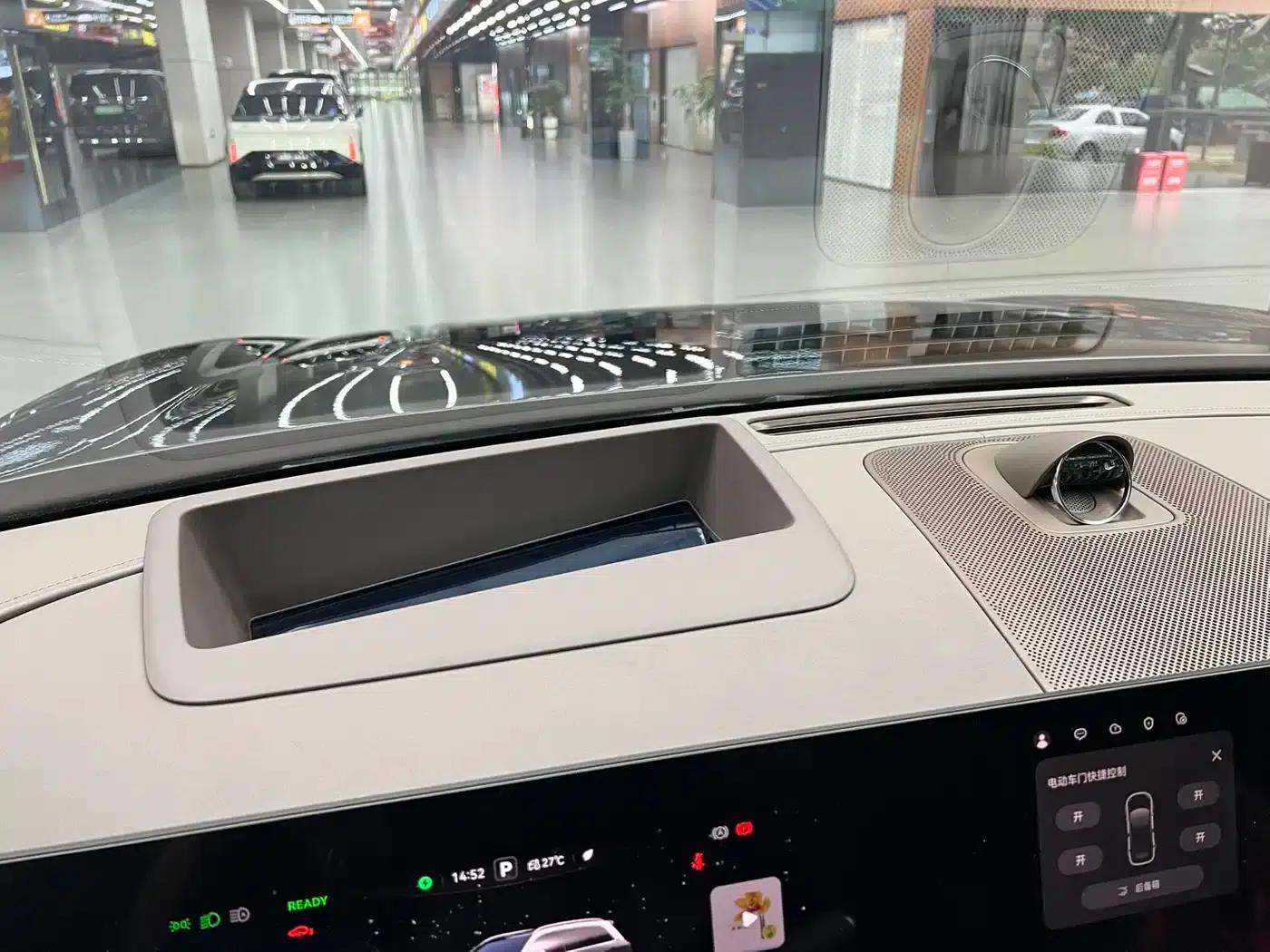 Wenjie M9 2025 Ultra Extended Range Edition (52kWh, 6-seater, 192-line LiDAR) — миниатюра 12