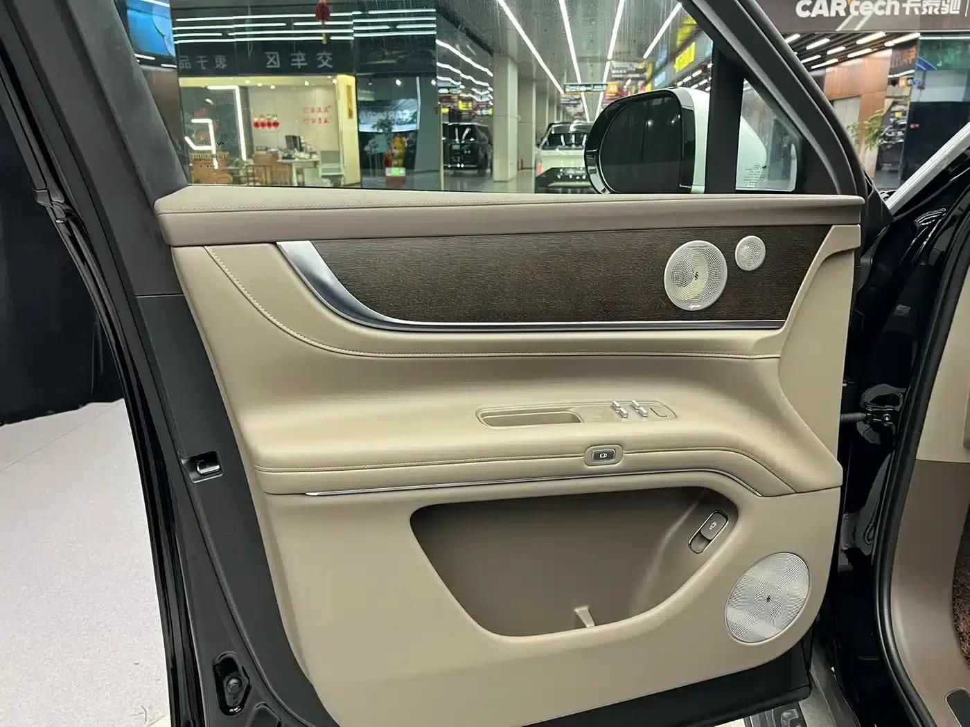 Wenjie M9 2025 Ultra Extended Range Edition (52kWh, 6-seater, 192-line LiDAR) — миниатюра 24
