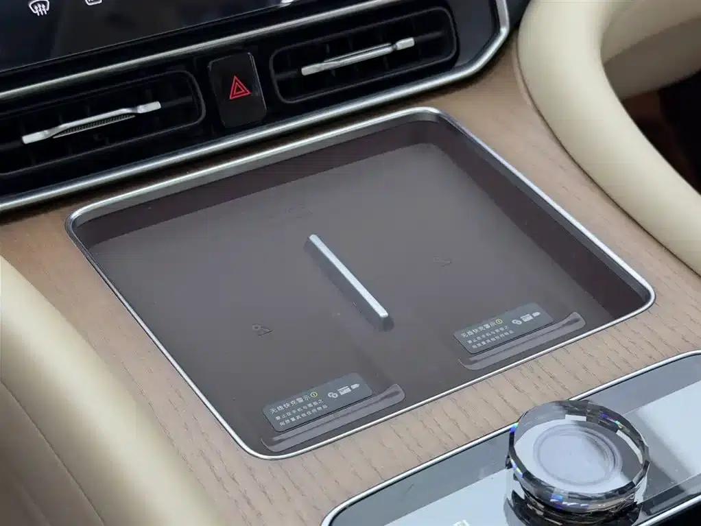 Wenjie M9 2024 Range Extended Max Edition 42kWh 6-Seater — миниатюра 19