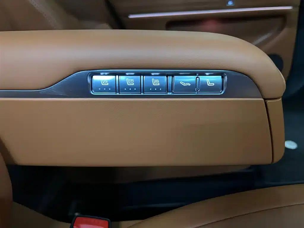 Wenjie M9 2024 Range Extended Max Edition 42kWh 6-Seater — миниатюра 16