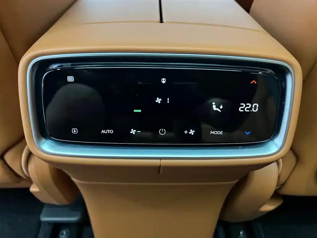 Wenjie M9 2024 Range Extended Max Edition 42kWh 6-Seater — миниатюра 17